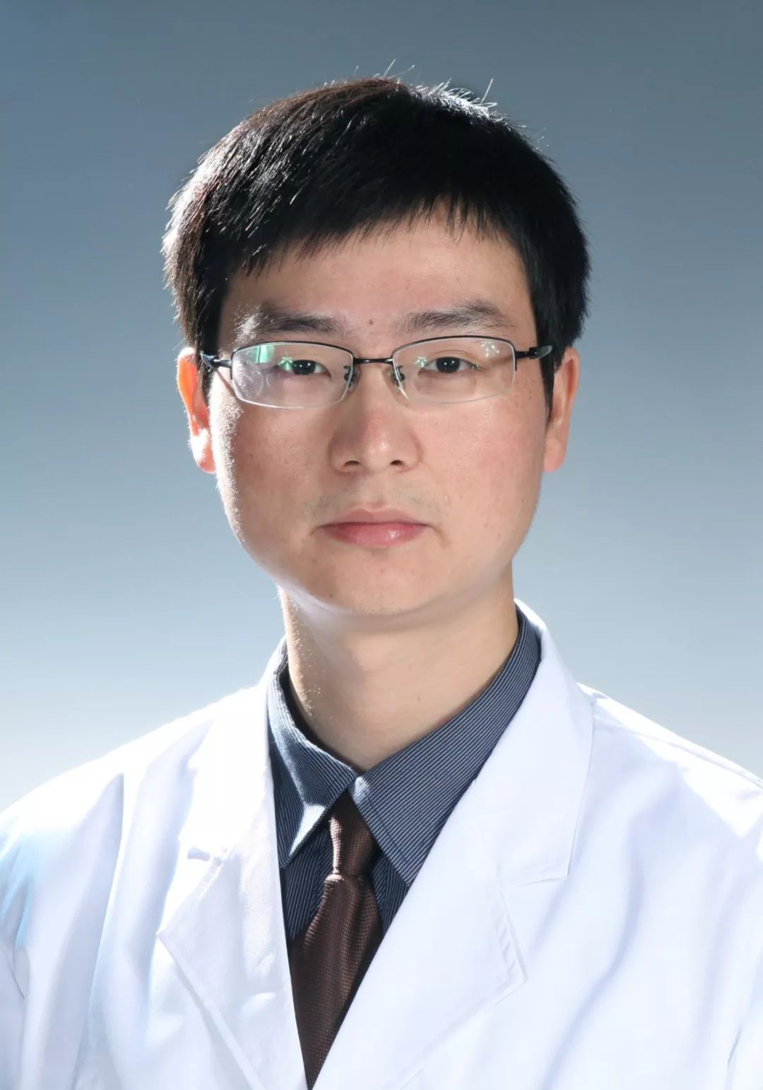 肛肠专家李东平教授,并长期跟随师爷曹吉勋教授(肛肠学界泰斗)学习