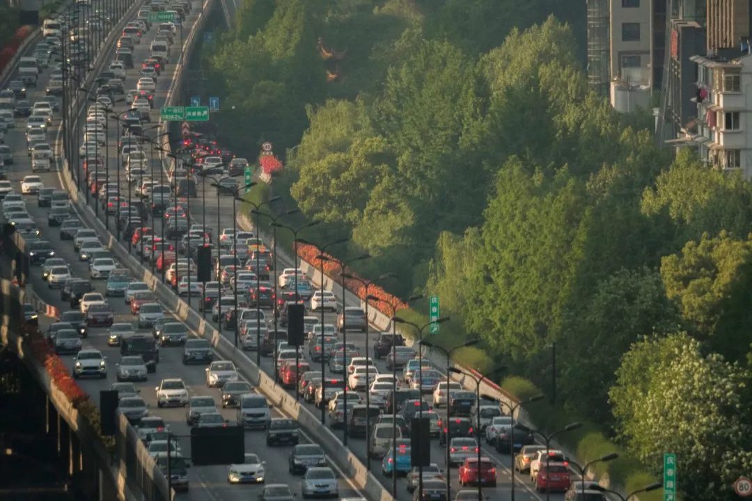 今日起新規實行非浙a車主去杭州不用怕限行了