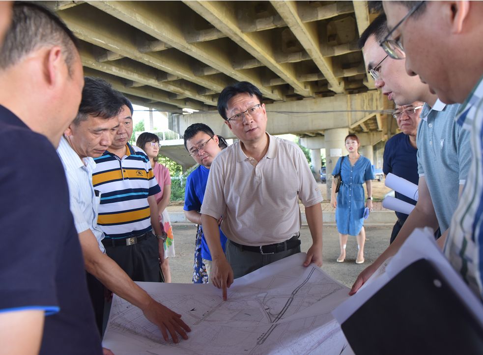 多角度多方面多元素黄俊调研高新区公路建设情况