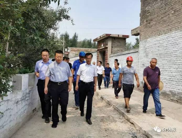 介休市委书记张鹏在龙凤镇调研