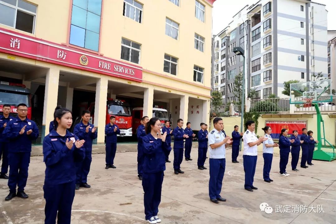 武定县委书记李玉林率队八一节前慰问全体消防指战员