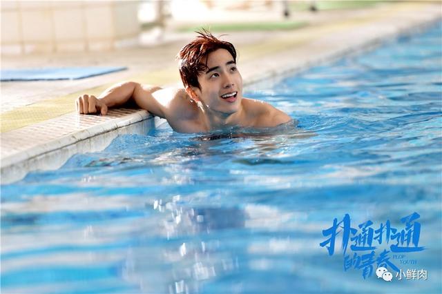 叨叨先盲猜一下剧情,谷嘉诚必然和屁鹅同为跳水队成员,两人必然是不打