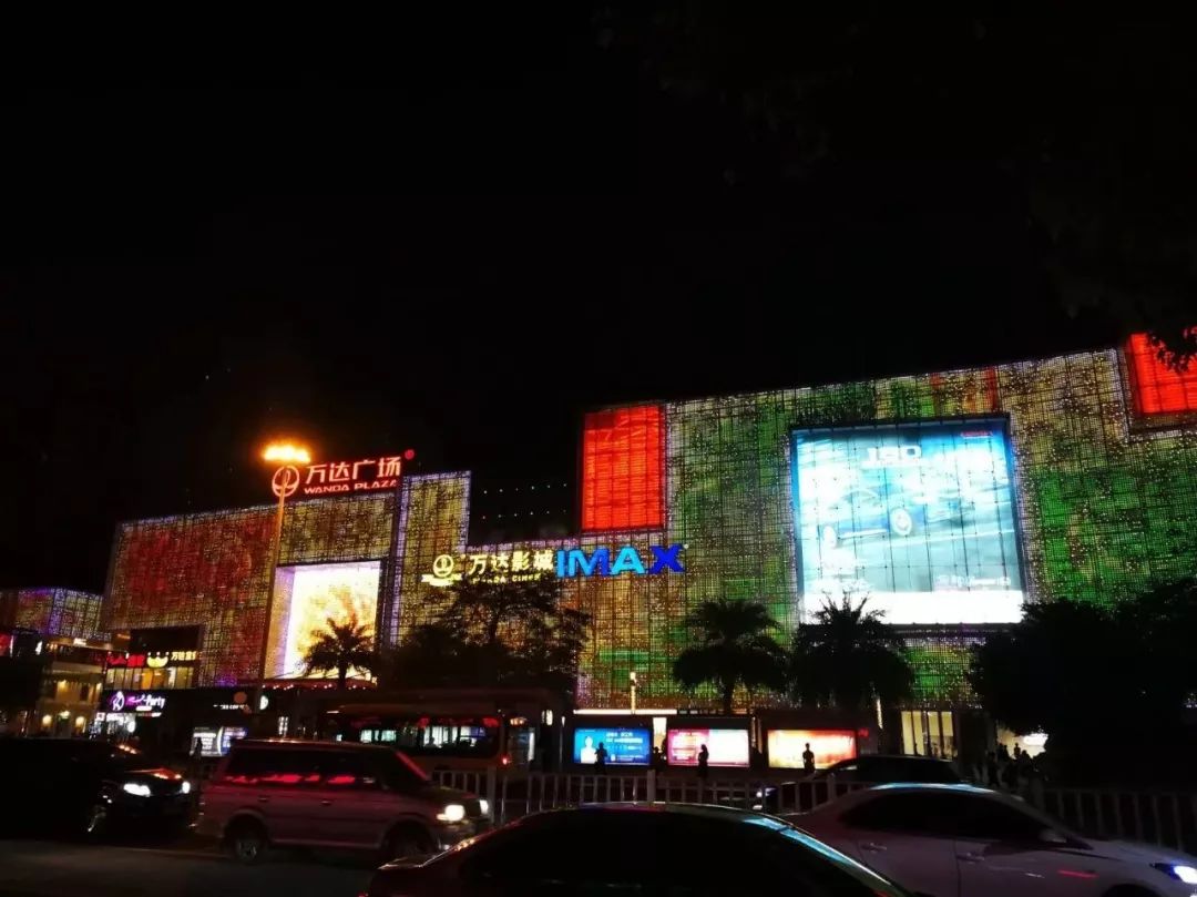 先戳视频了解一下↓前晚,东莞虎门交警大队在虎门镇连升路酒吧街路设