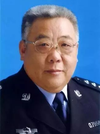 王福元简历王福元,1947年9月12日出生于河北省文安县店子村.