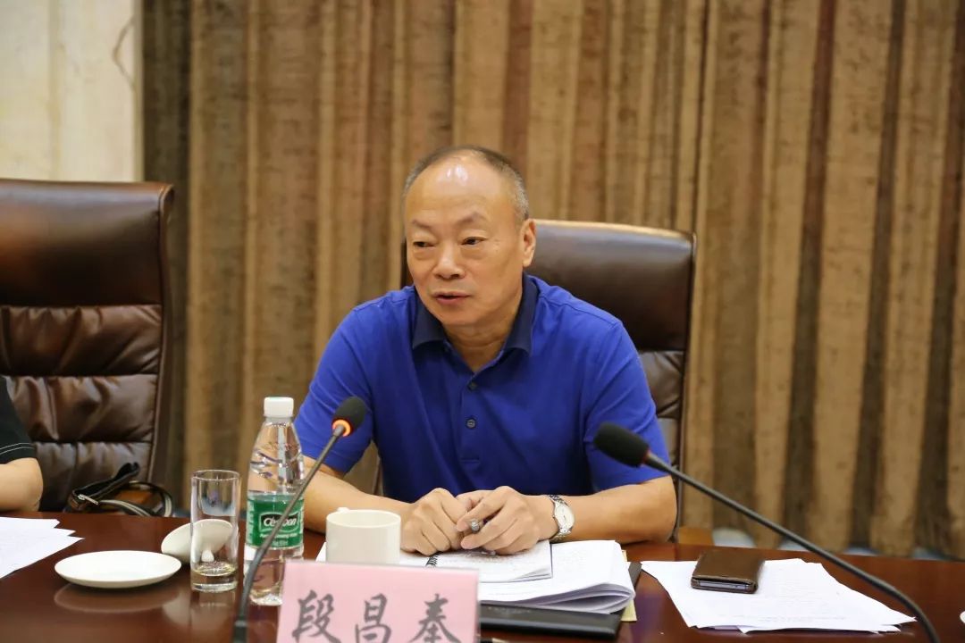 就如何进一步贯彻好《条例》,依法做好扶贫工作,段昌奉要求我市各级各