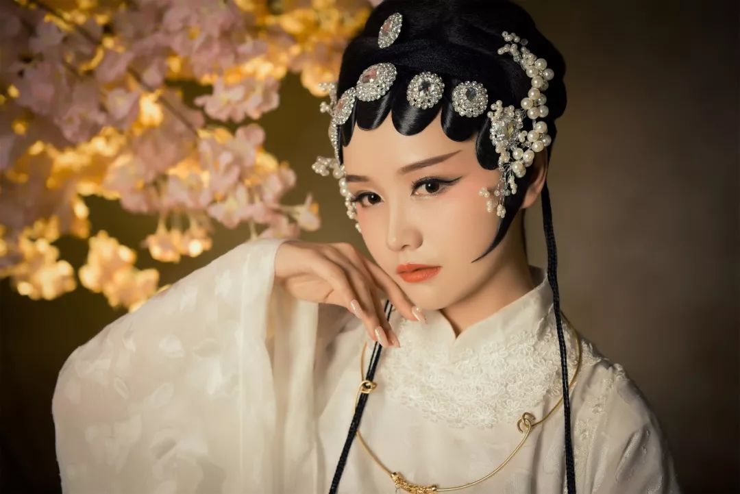 古装摄影套餐399购原价999韵唐淑影面妆2款服装2套摆台绢丝挂画一袭