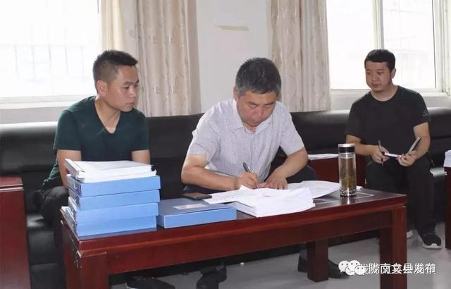 黄顺福在堡子坝镇明察暗访脱贫攻坚等重点工作 | 张小虎在文县中庙