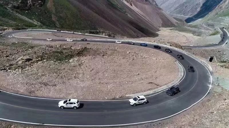 越过山丘，勇闯独库丨试驾奔腾T33