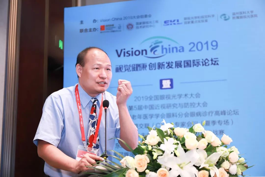 美国太平洋大学视光学院的杨顺南教授,深入浅出,分享了双眼视的发展和