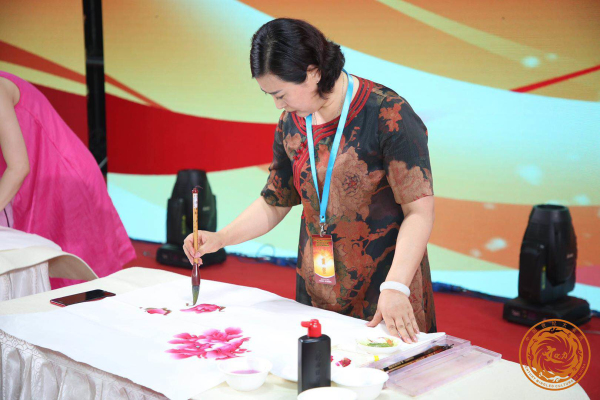 素墨写灵动,清新逐画魂——记中国当代书画名家王学玲