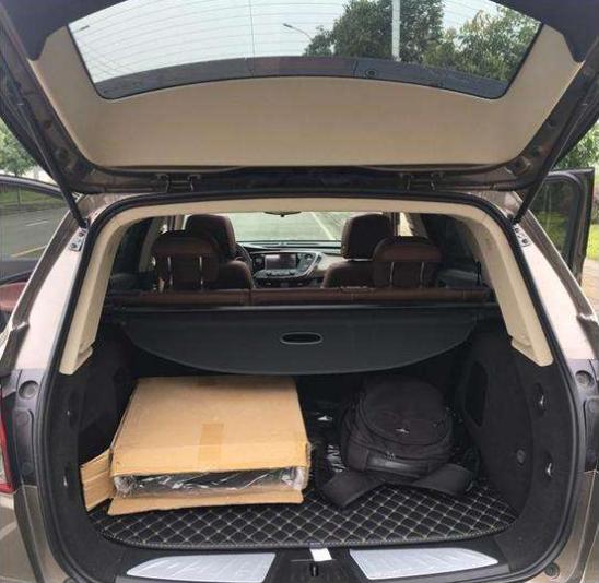 先来看看后备箱,宝沃bx7可以同时放下3-4个行李箱.