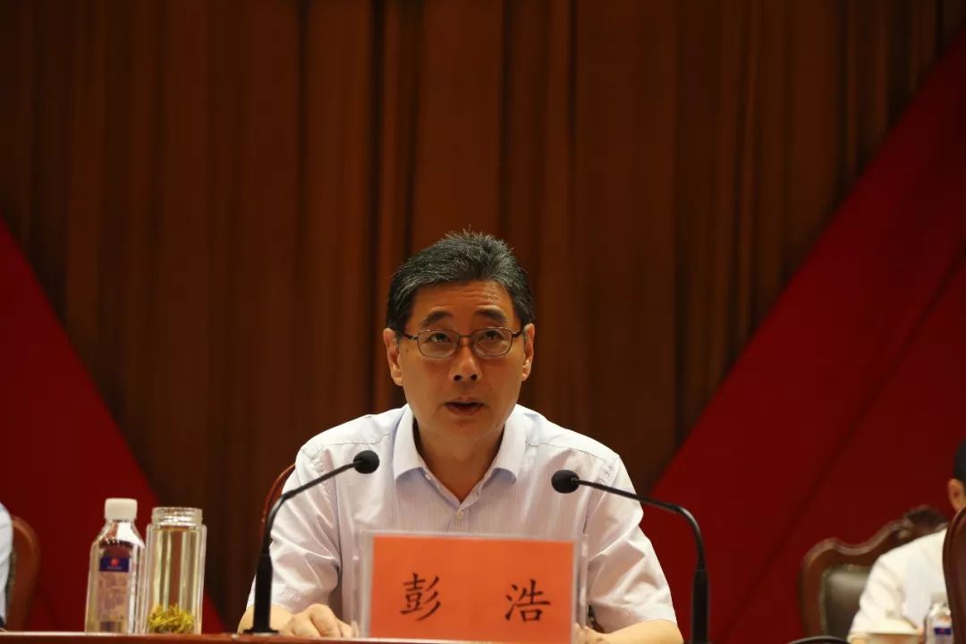 开发区管委会主任,汉南区区长彭浩说今年是开发区有史以来面临挑战最