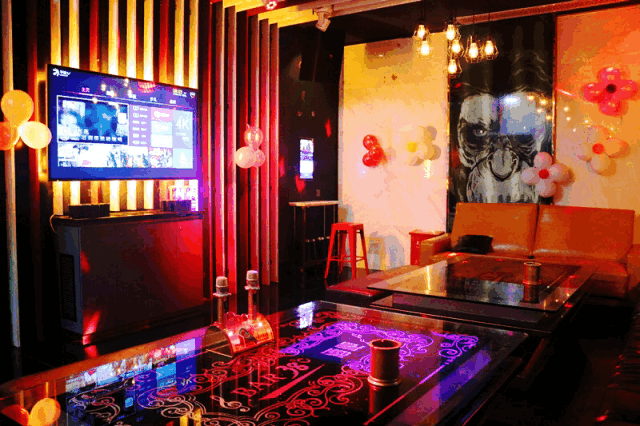 超级舞台,顶级音响,800平方露天阳台,而且不管是品牌发布会,生日宴请