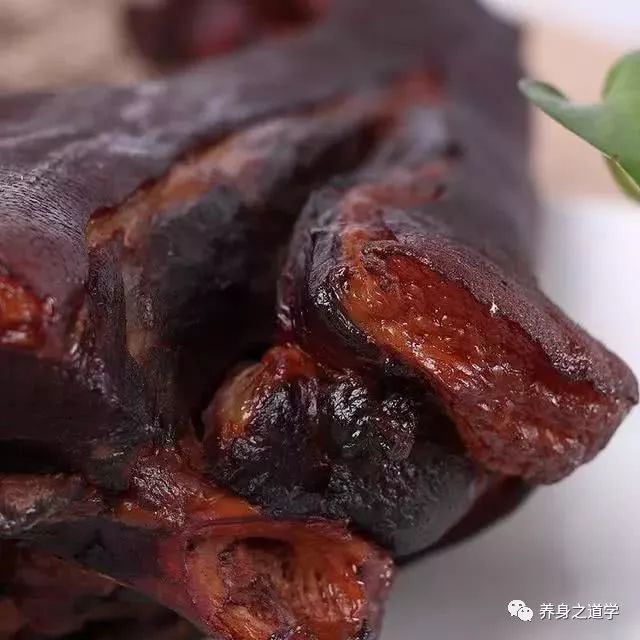 西北与东部沿海地区多喜欢食用熏烤食物,盐腌食物,所以,胃癌的发病率