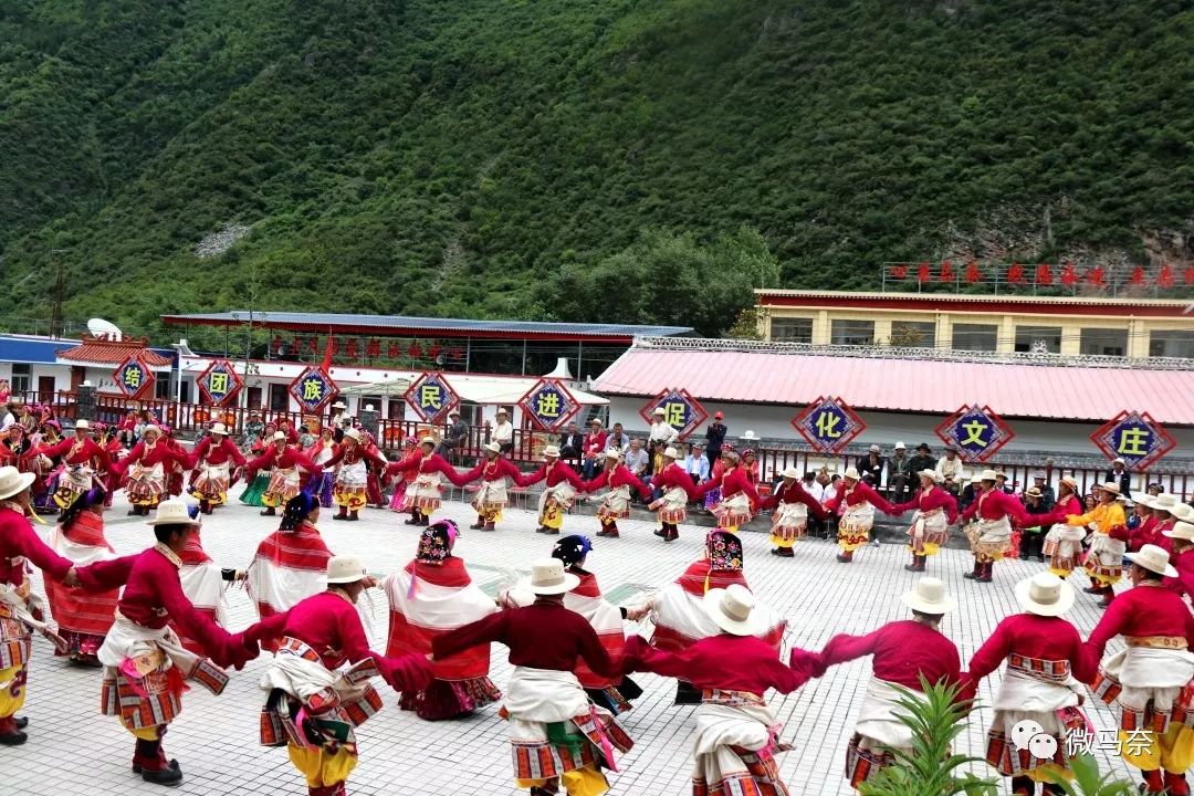 马奈乡是金川县也是阿坝州的南大门,南与甘孜州丹巴县巴底镇交界,北与