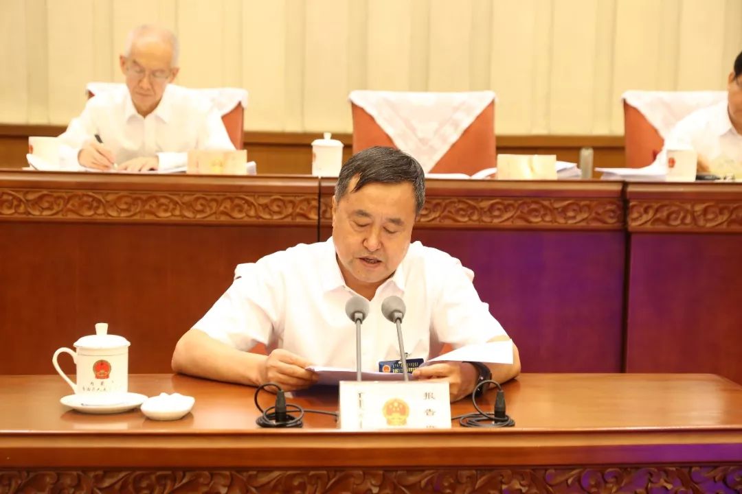 的说明;会议听取了赤峰市人大常委会代理主任程俊孝作的关于《赤峰市