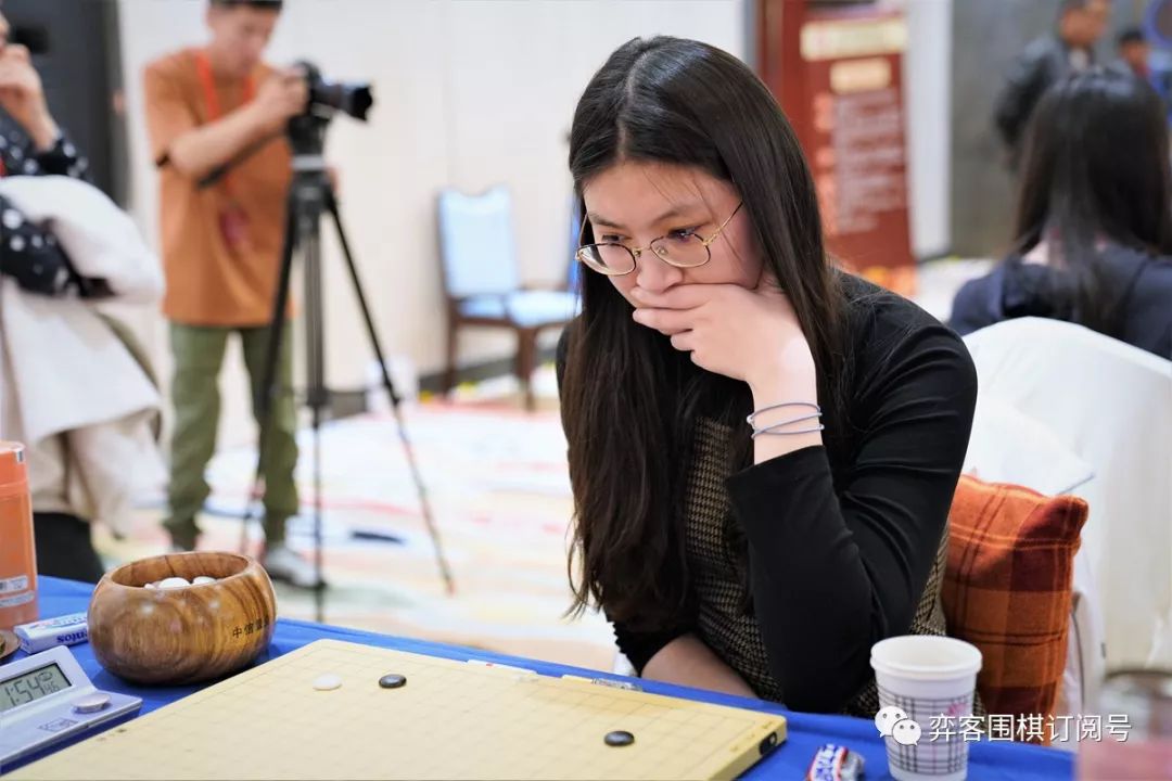 瓶黑嘉嘉吸氧(陈楠摄)黑嘉嘉氧气赵惠莲vs赵奕斐赵惠莲赵奕斐曹又尹vs