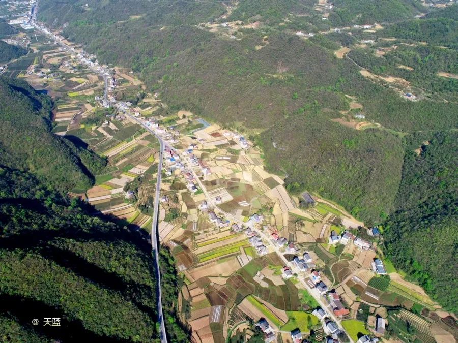 全长约150公里,351国道贯穿五峰全境,五峰生态景观廊道简介(转自三峡