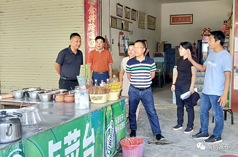 7月27日,县人民政府副县长钢图,副县长李国忠一行到黎明农场广门,凤凰