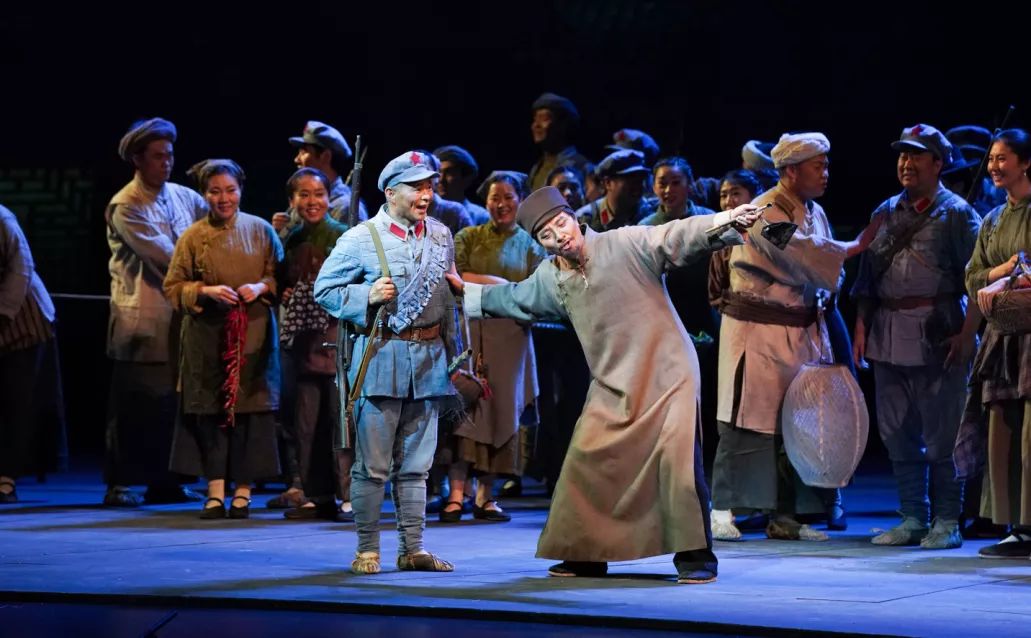 合唱队规模上百人,是国家大剧院迄今演出规模最大的一部原创歌剧作品