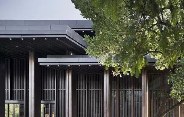 白墙黑瓦曲径回廊从传统到现代的完美过渡