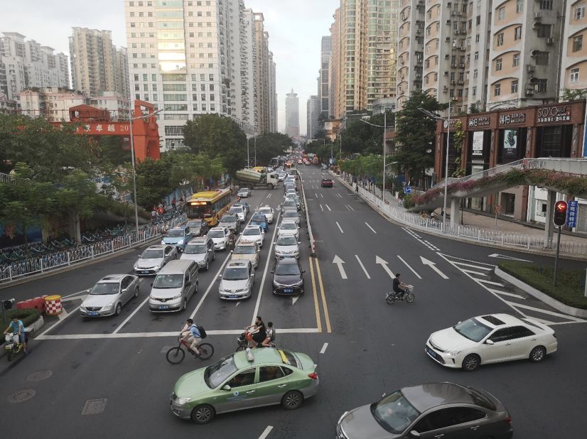 天河北路地铁11号线在建,天河北路与天河东路十字路口不远处有大型