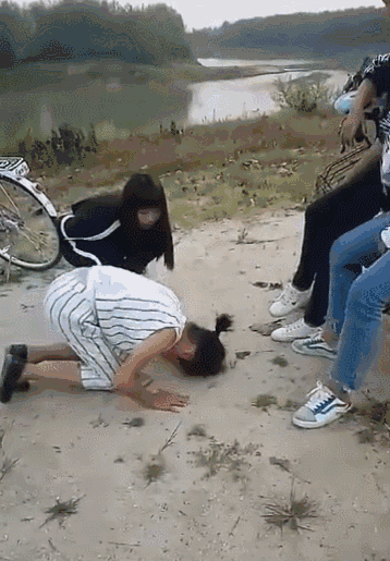 气愤!安徽一女孩遭多人围殴狂扇近200巴掌 !主要嫌疑人被刑拘!