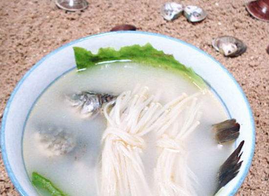 优哺汤带来催乳食谱——鲫鱼金针菇豆腐汤