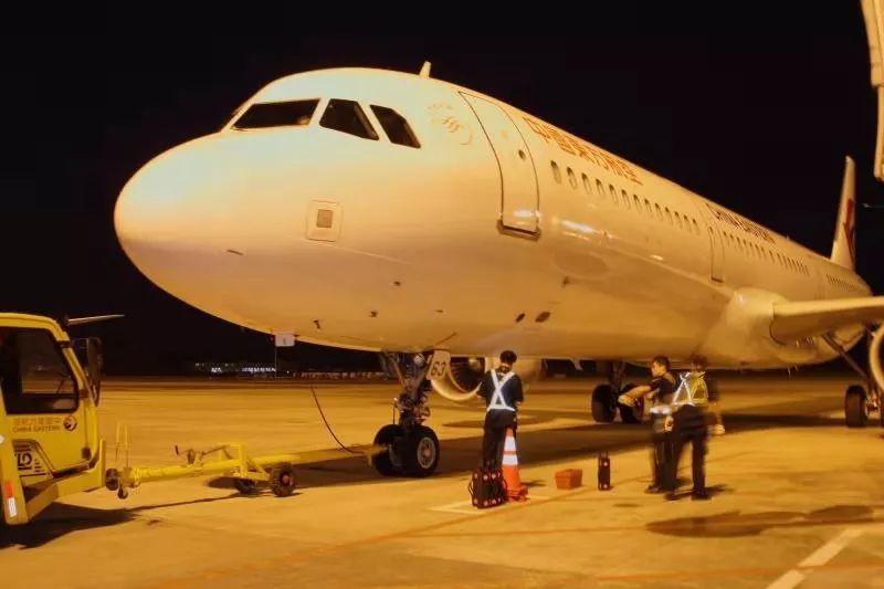 【暑运随手拍】夜幕下的昌北机场——东航江西分公司启动"不忘初心