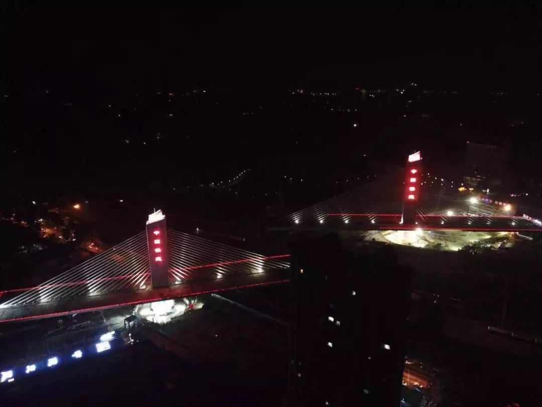 由中铁设计桥梁院主持设计的保定市乐凯大街跨保定南站斜拉桥开始转体