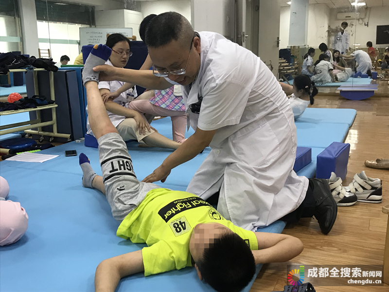 十年救治6000余例脑瘫儿童