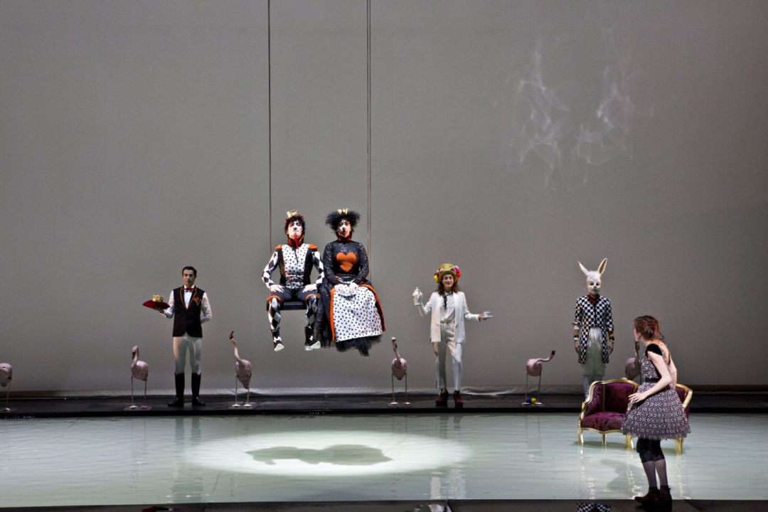 剧看世界|他的戏剧性宇宙正在逐渐建立起来