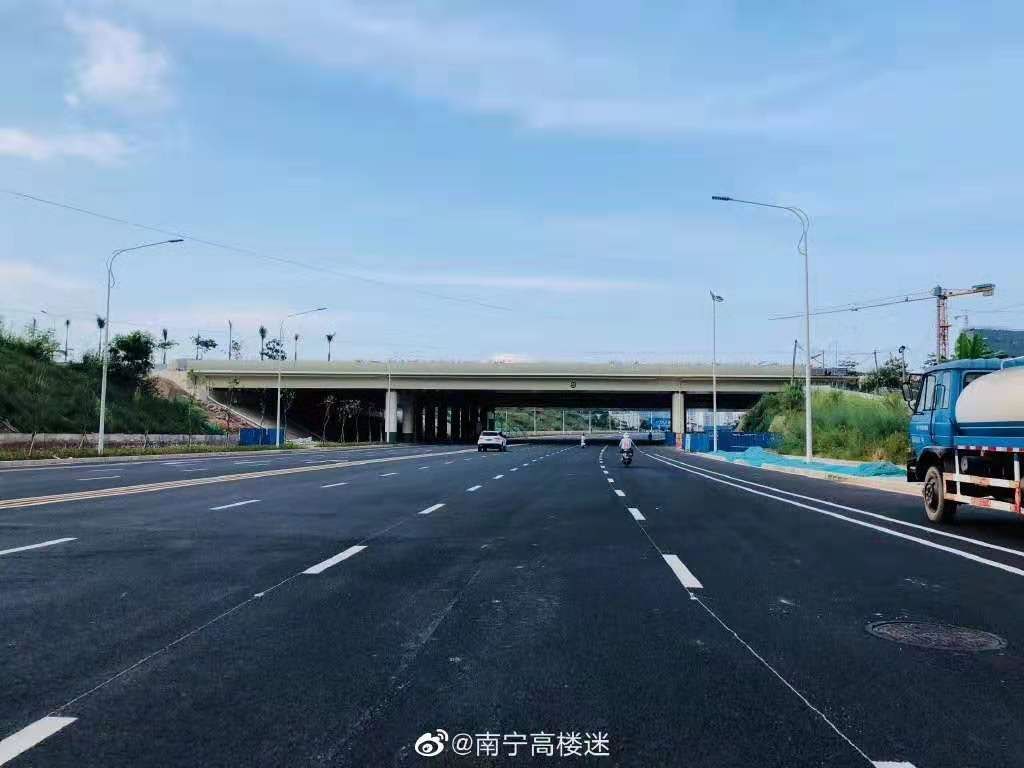 仙葫4分钟直抵凤岭北!南宁这条断头路终于通车了_大道