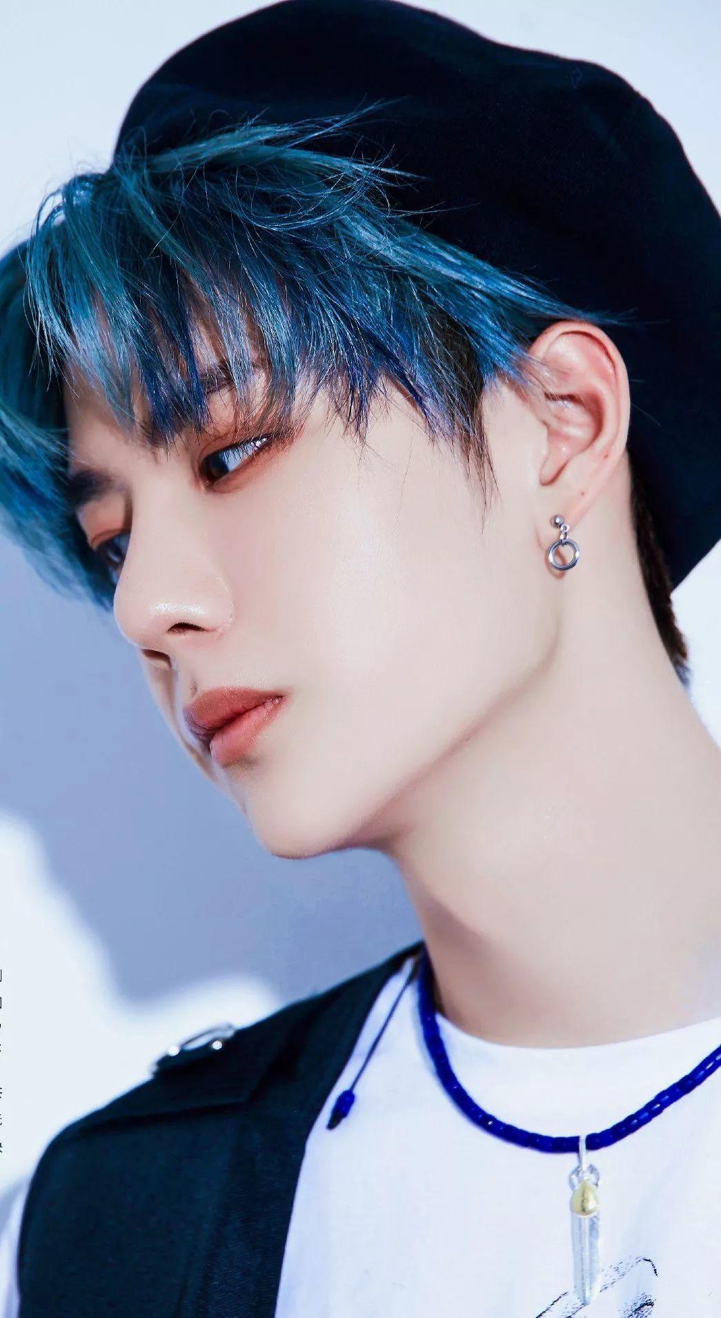 当时姨都惊呆了是因为创造101时王一博染了这个色七姨被这个颜色吸引