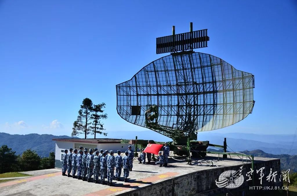 空军雷达兵巡礼之某边防中心雷达站云端有片兵成的林