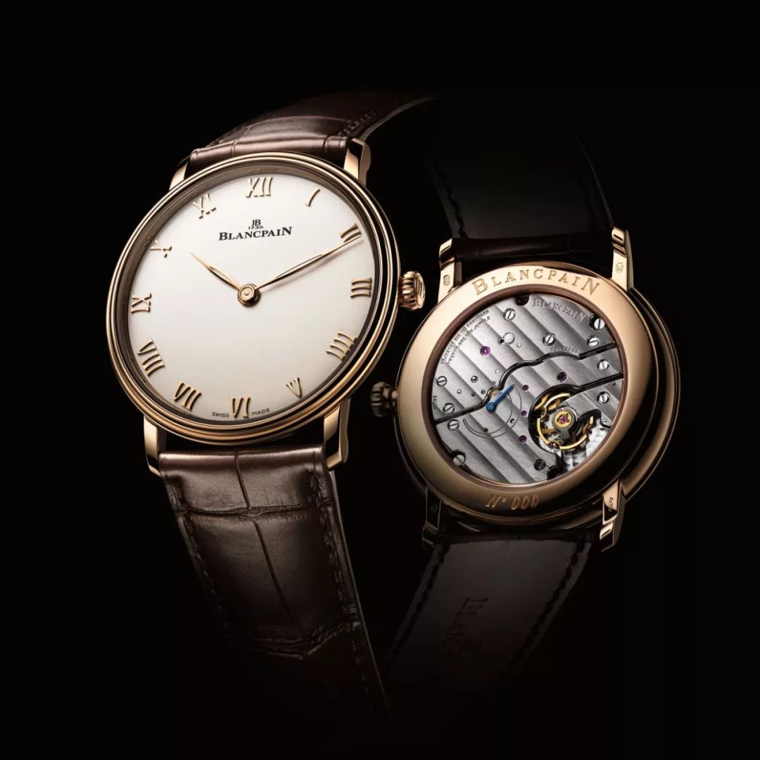 同时,在罗马数字时标内加了一圈凸起的刻度环用来显示第二时区的时间