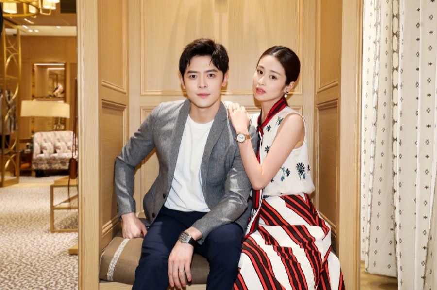 付辛博颖儿似新婚夫妇,90斤颖儿穿鱼尾裙小蛮腰吸睛,牵手太甜蜜