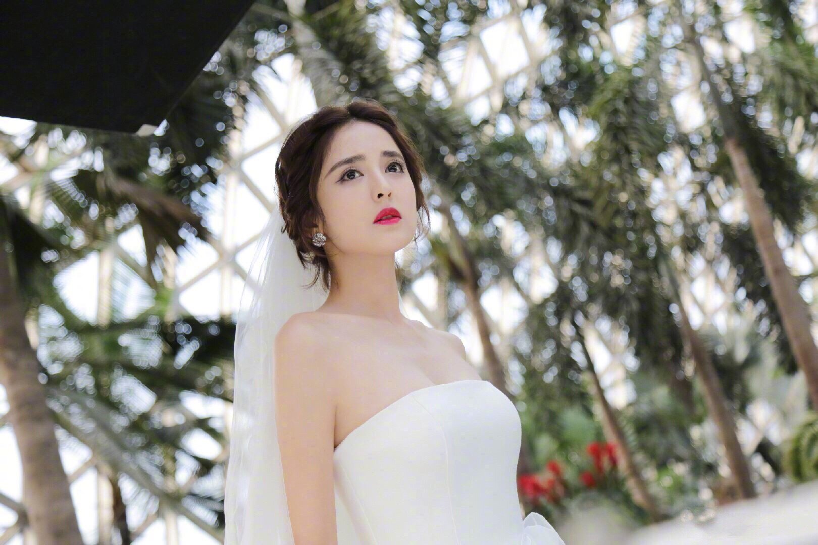 原创娜扎婚纱造型优雅大方就连一个女生看了都要心动啊