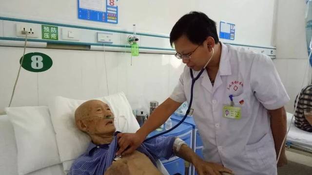 扎根基层十七载悬壶济世医者心梁建波