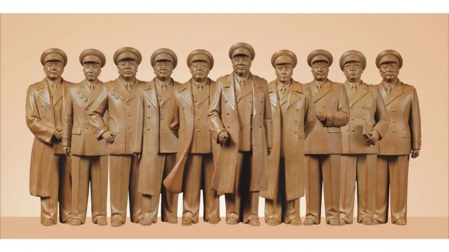 此作品为十大元帅的全身塑像,作品高约48厘米,人物形像器宇轩昂,创意