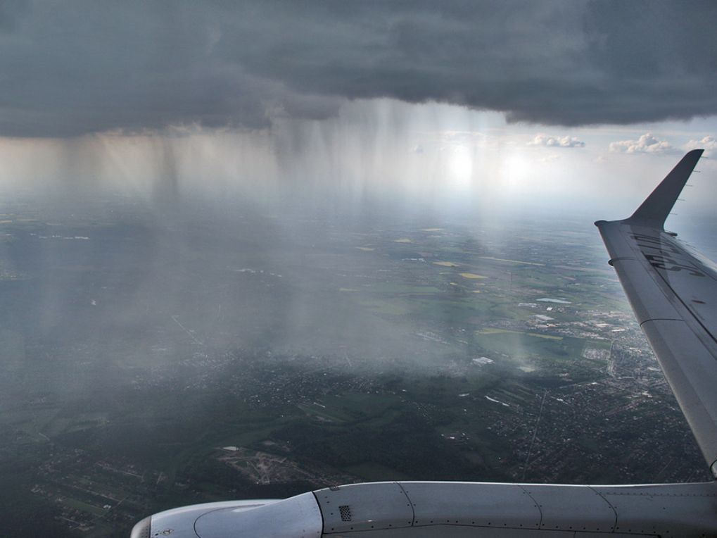 在天上看下雨是什么样的感觉这角度你或许没看过