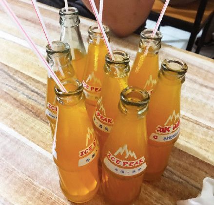 "神经病啊,谁吃烧烤要喝维他奶啊.