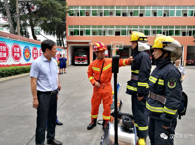 汉滨区领导看望慰问驻区部队_王孝成