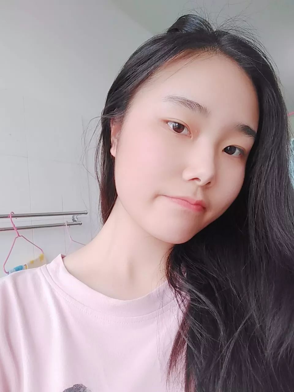 大家好,我是来自湖南师范大学数学与统计学院,数学三班的杨凯琪.