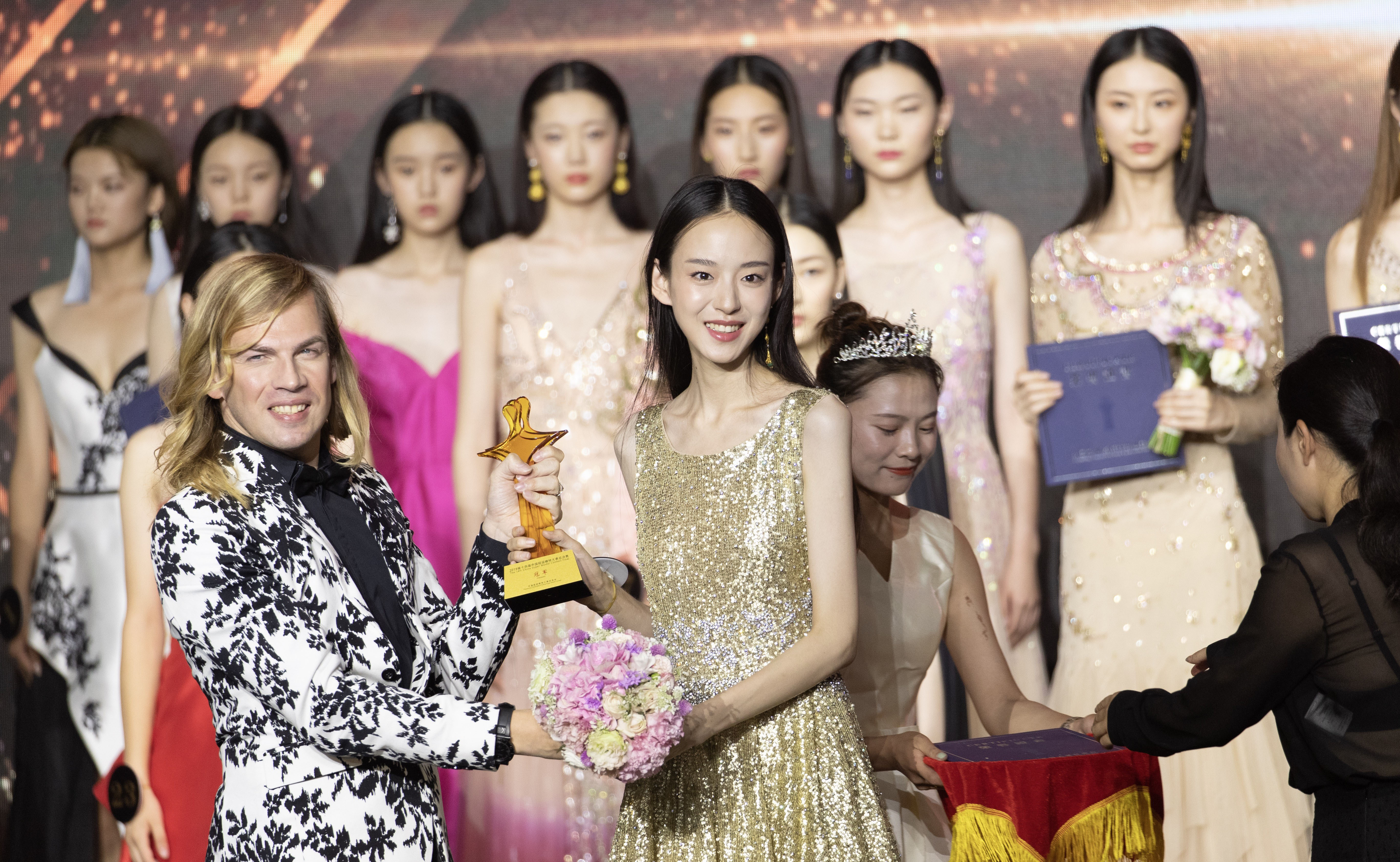第十四届中国超级模特大赛总决赛落幕,18岁女孩夺冠