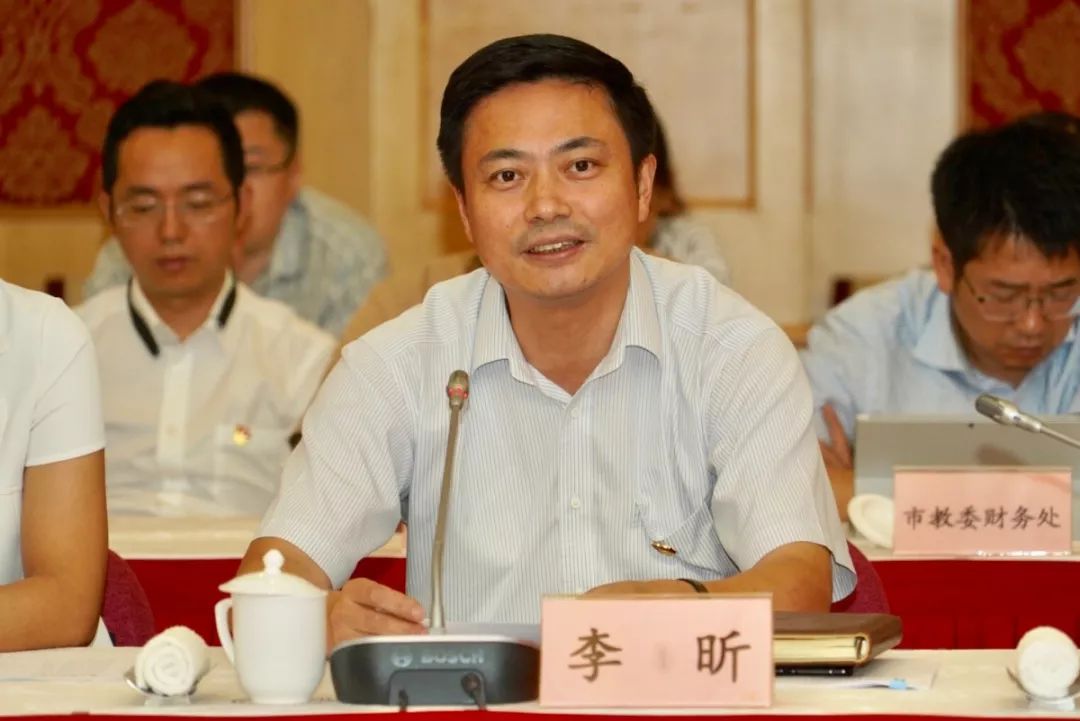 市教委副主任李昕,浦东新区区委副书记冯伟分别介绍了上海市基础教育