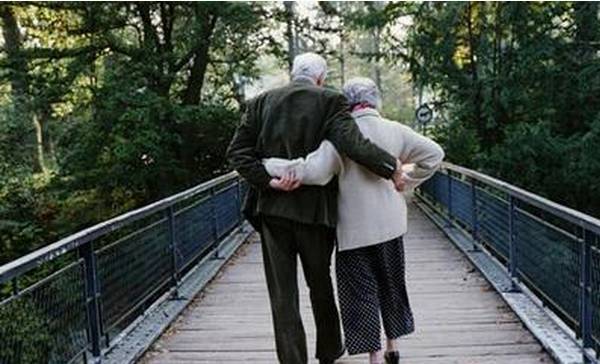 穿上美美的情侣衫,告诉全世界,我们就是最般配的那一对.