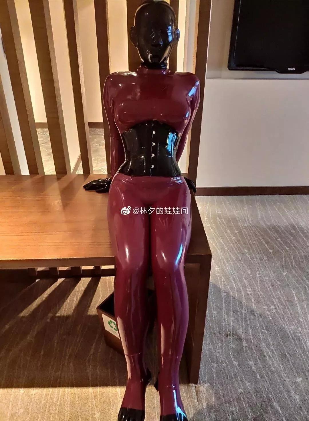 把活人驯化成乳胶娃娃,还有人夸素质超高?