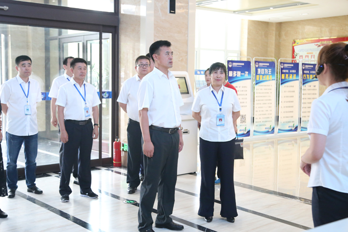 县委书记刘欣调研全县营商环境建设工作