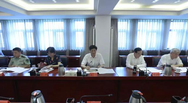 委书记赵飞主持会议并讲话,市领导董家禄,李静,宫鸣,鲍迎祥出席会议